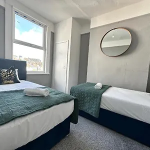 Flash Sale Train Station 3 Bedroom Flat Bn180alon Brighton